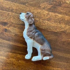 Resin beagle magnet